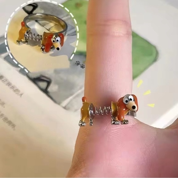 ⭐️NEW⭐️ Toy Story Enameled Slinky Dog Ring Silver Tone Adjustable Sizing - Picture 5 of 7